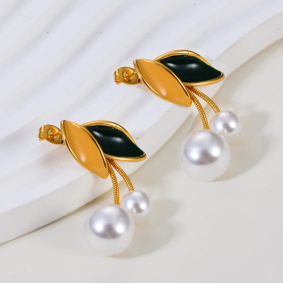 Chic Stainless Steel Leaf Shape Earrings Lady Daily Wearable Imitation Pearl Elegant Fashion Jewelry for Women Accessories