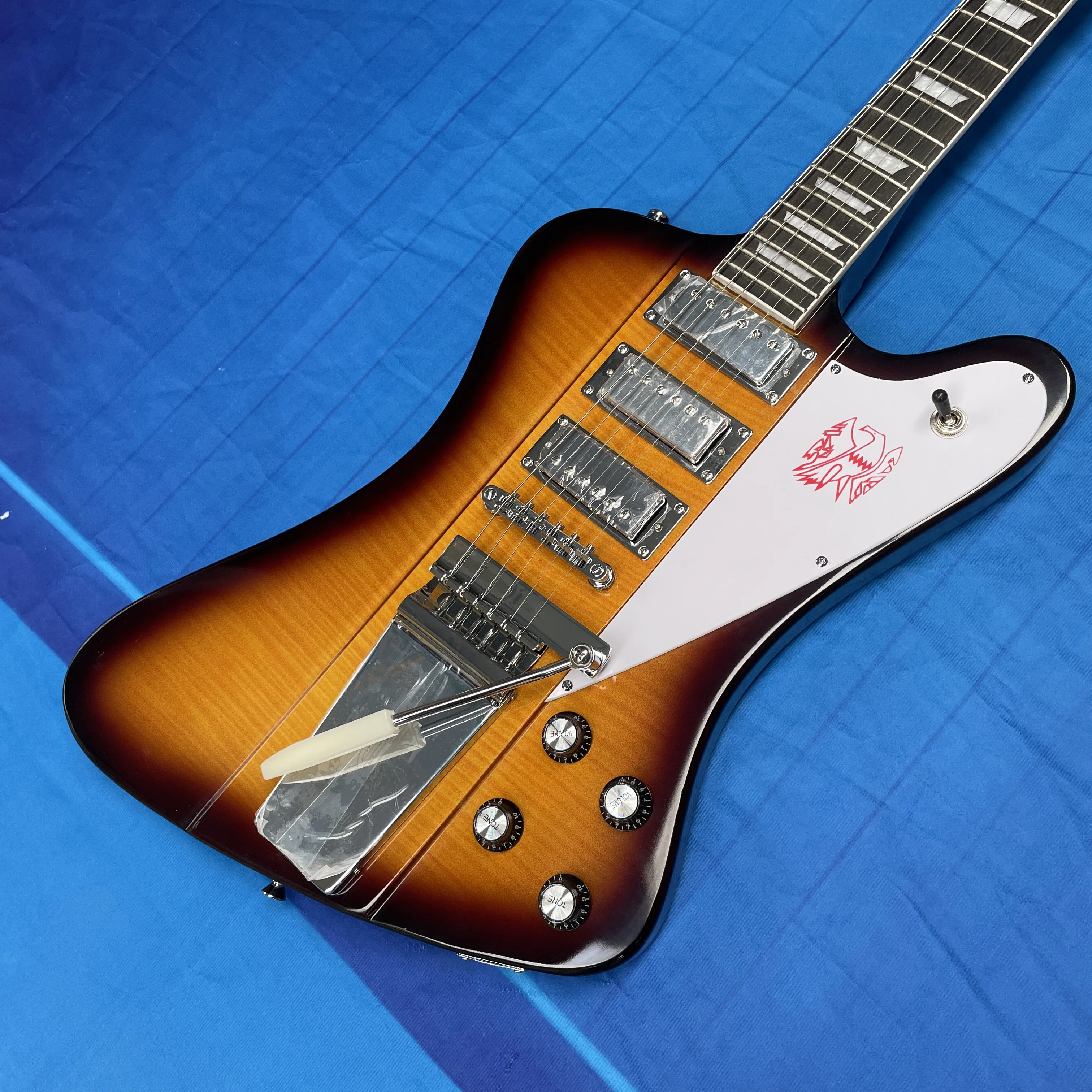 

Sunset-colored electric guitar, Big tremolo bar vibrato three-coil pickup guitars, Beginner to advanced rock electric guitarra