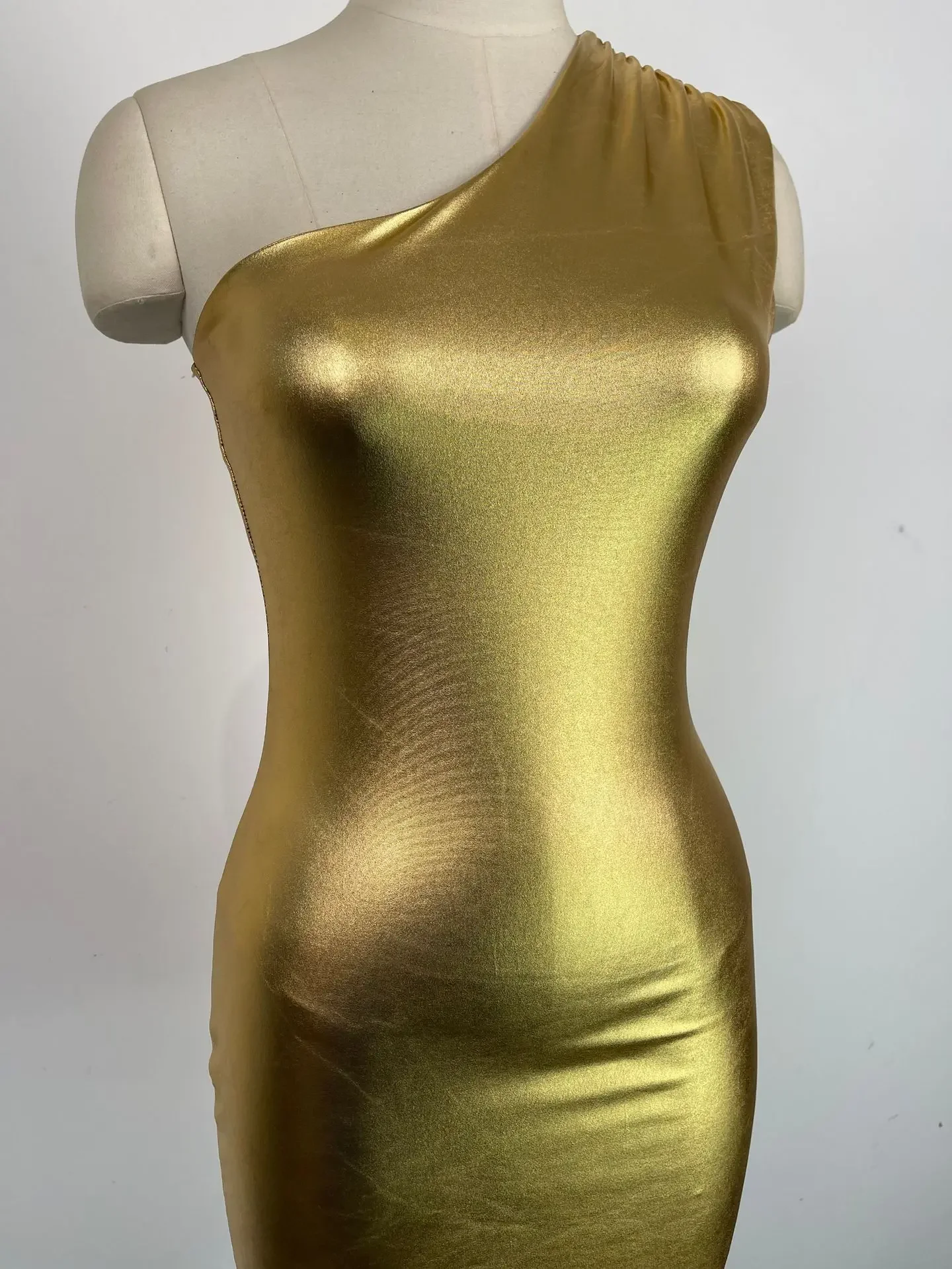 Metallic Gilding One Shoulder Bodycon Mini Party Dress Women Sexy Sleeveless Shiny Slim Night Clubwear Sweet Birthday Outfits