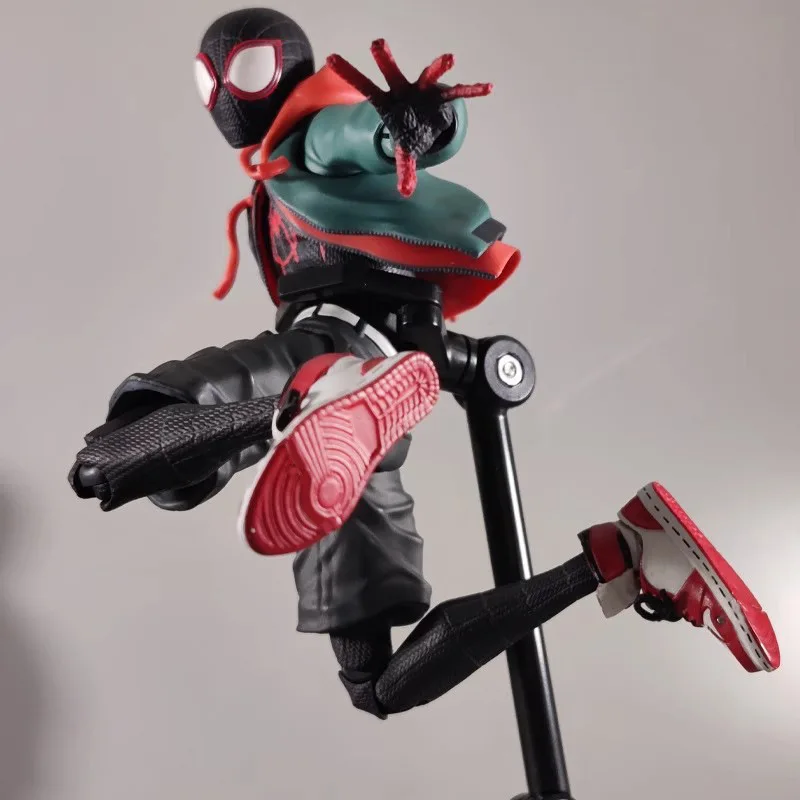 Spider Man Miles Morales Collectible Figurine, Multiple Replaceable Hands Heads Support Dynamic Poses Model Toy - view 6