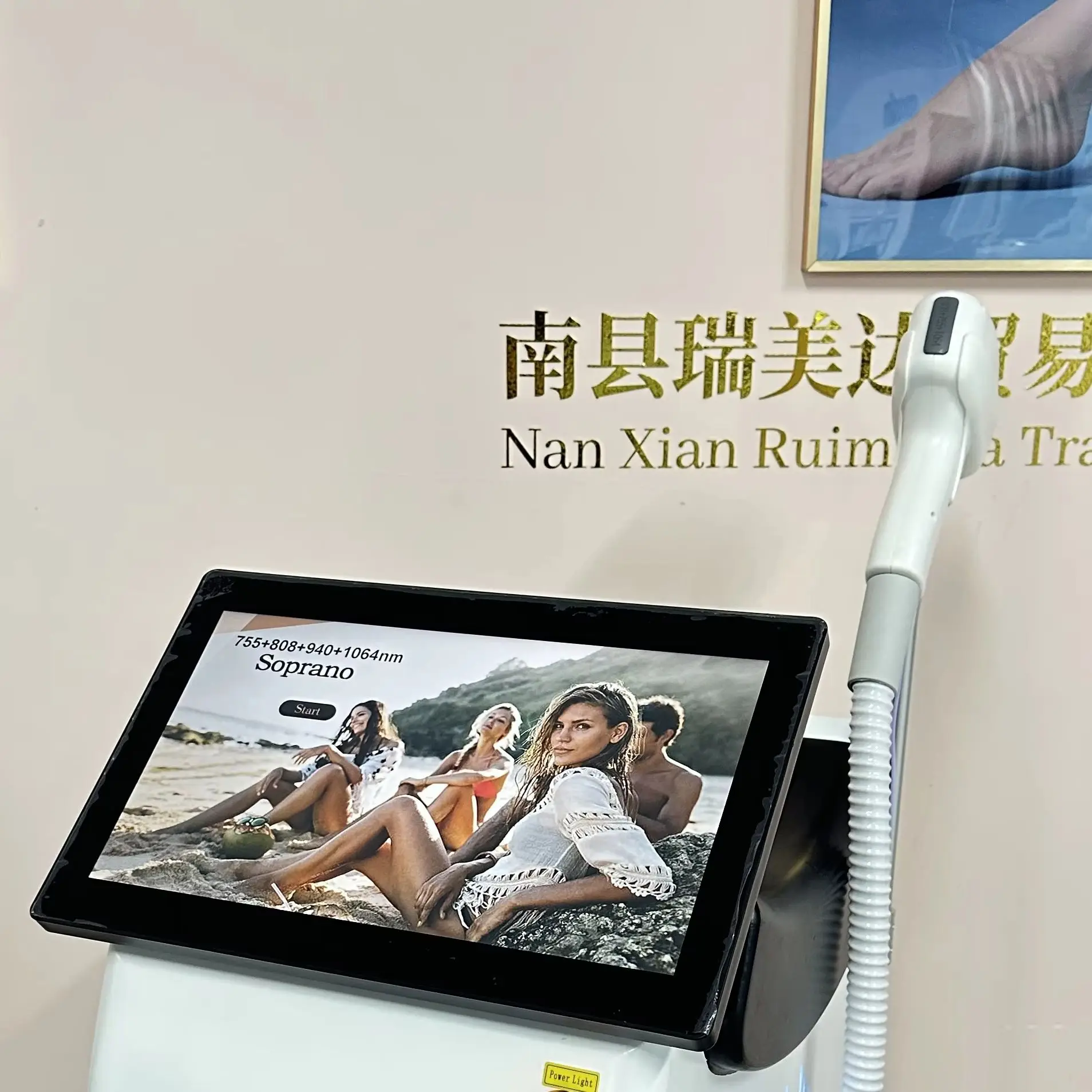 

Portable 5000W Professional 4 Wavelength FAC 808Nm Diode Laser Painless Permanent Hair Removal Special For Beauty Salons