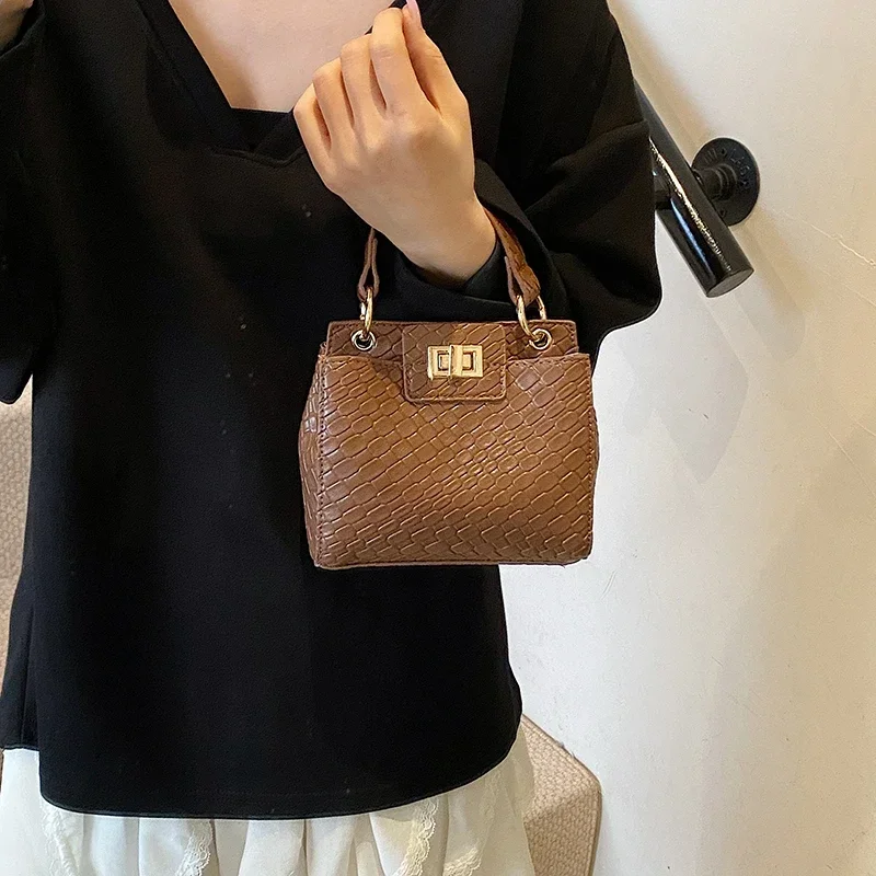 

Elegant Women's Crossbody Bag Designer Leather Shoulder Handbag Minimalist Luxury Evening Clutch