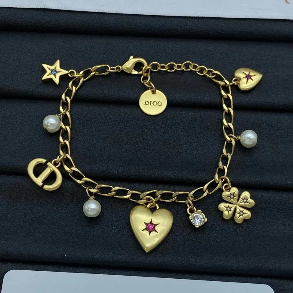 

Chain Women 2025 New French Retro Collarbone Chain Light Luxury Niche Design Jewelry