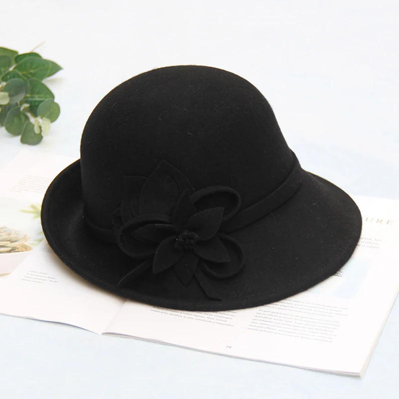 Sombrero de lana con plumas y flores para mujer, boina Formal con rizos de perlas, Color sólido, elegante