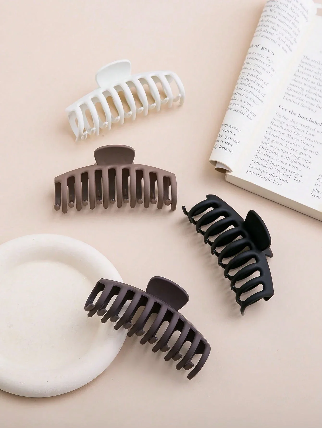 

4pcs Women's Lightweight Plastic Hair Claws Black White Coffee Retro Fashion Hair Accessories