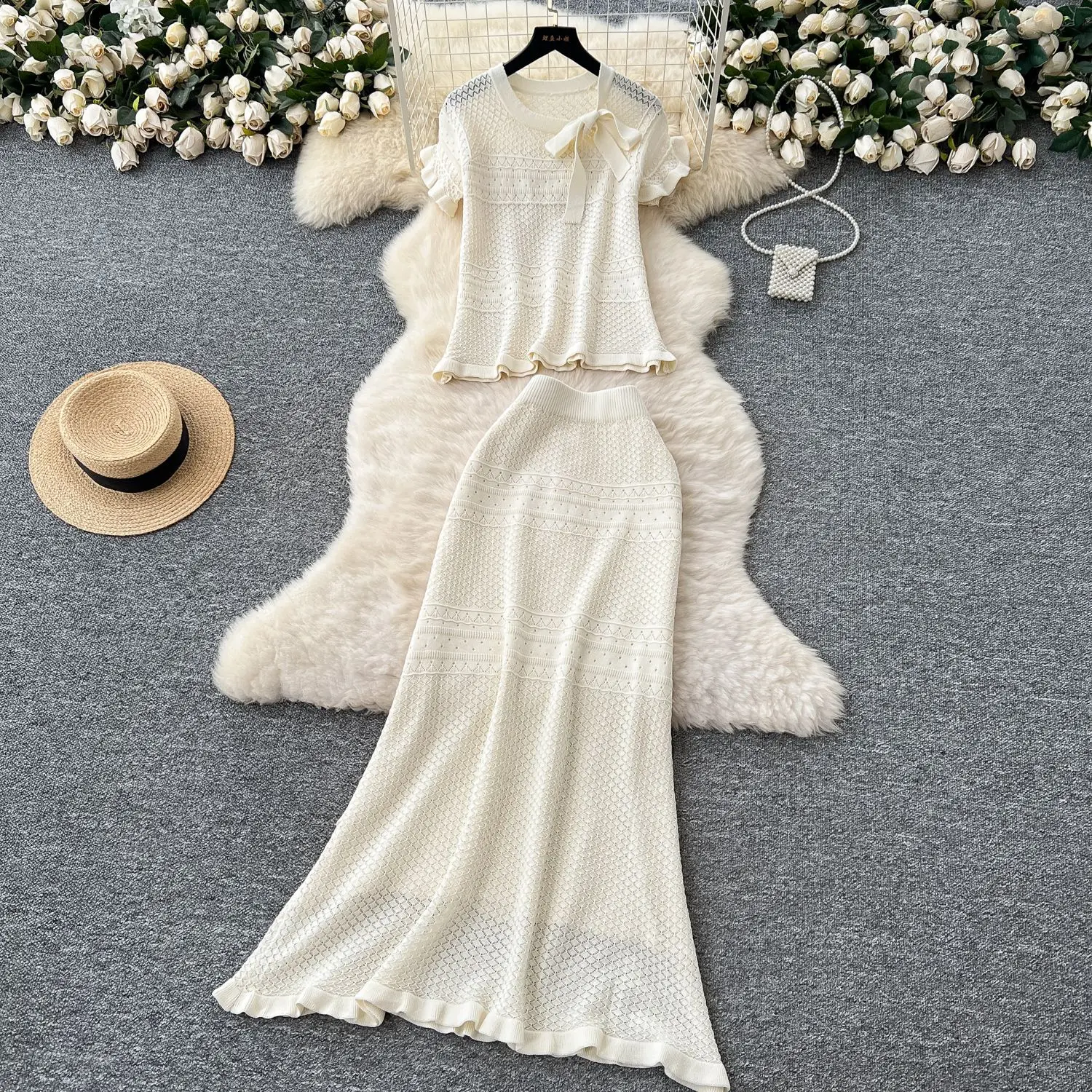 

Носите женский комплект с бантом и короткими рукавами, полый вязаный топ, комплект с юбкой на бедрах и высокой талией