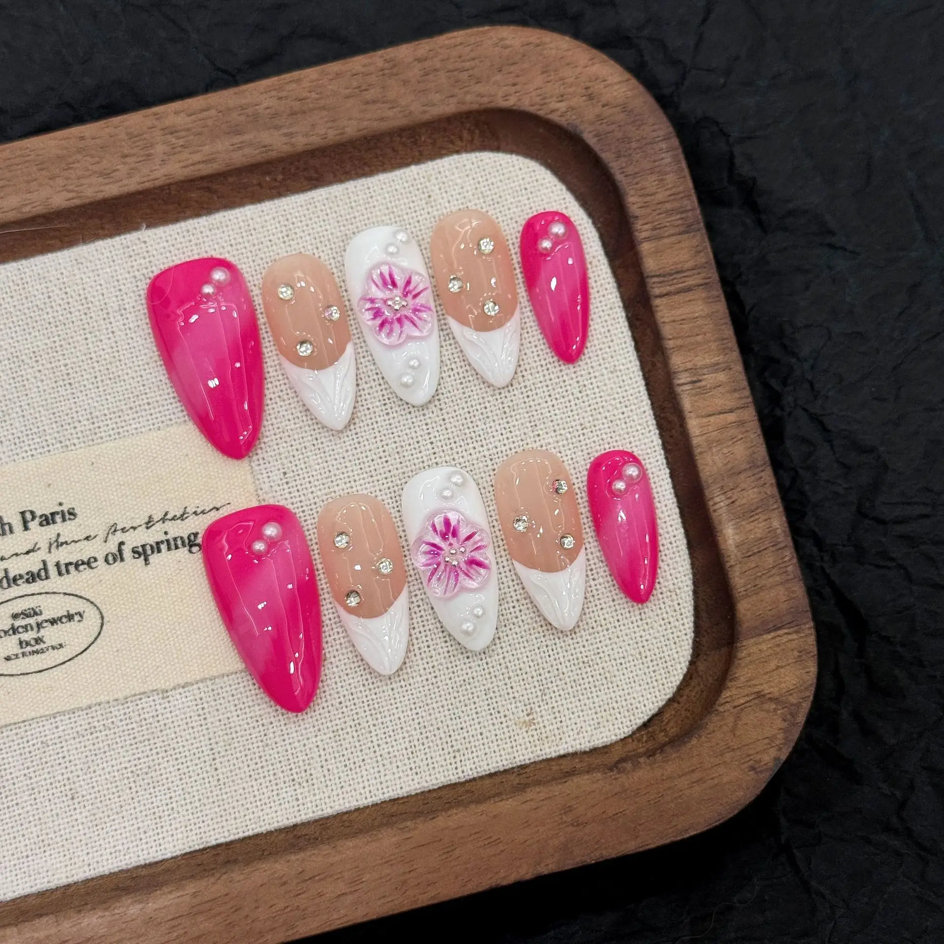 10 Stück Rose Pink Mandel handgemachte gefälschte Nägel exquisite handgeschnitzte Eisblume Strass Press On Nails weiße französische Spitze falscher Nagel