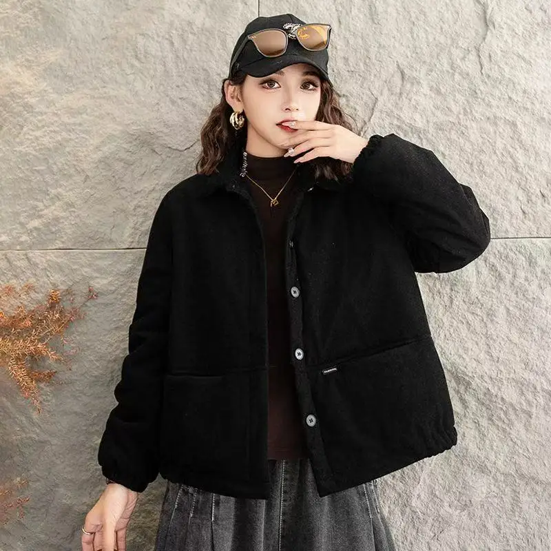 2025 جديد تنوعا رقيقة سترة قطن لخريف/شتاء المرأة فضفاضة عادية بلون القطن معطف دافئ الإناث قصيرة أبلى