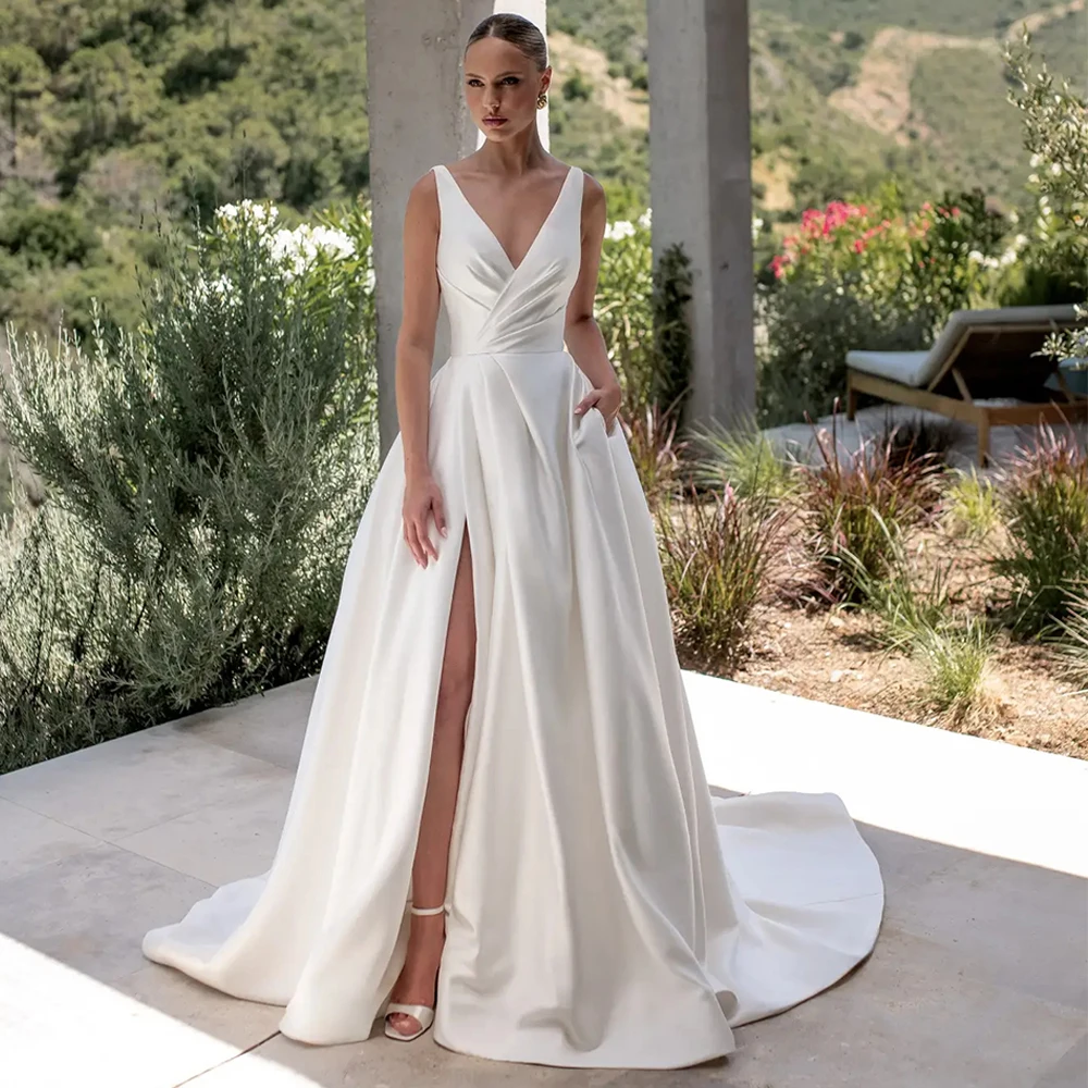 Abito da sposa semplice in raso personalizzato scollo a V senza maniche piega fessura posteriore bottoni con cerniera abito da sposa linea A Robe De Mariee