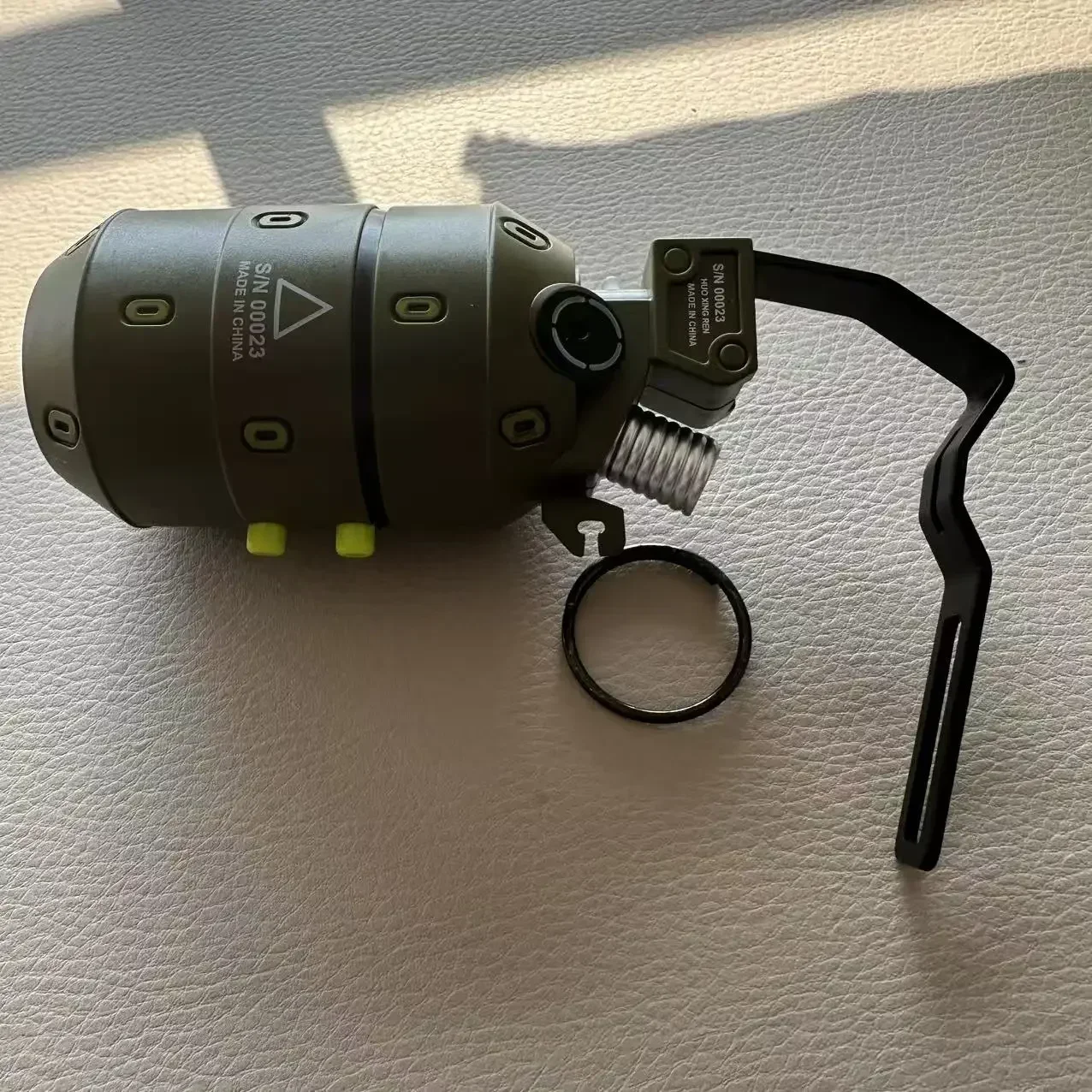 Manueller Zylinder-Pelletwerfer mit Flip-Sicherheitsverriegelung – Tragbares Hand-Schießgerät für Outdoor-Freizeitaktivitäten – Detail 11