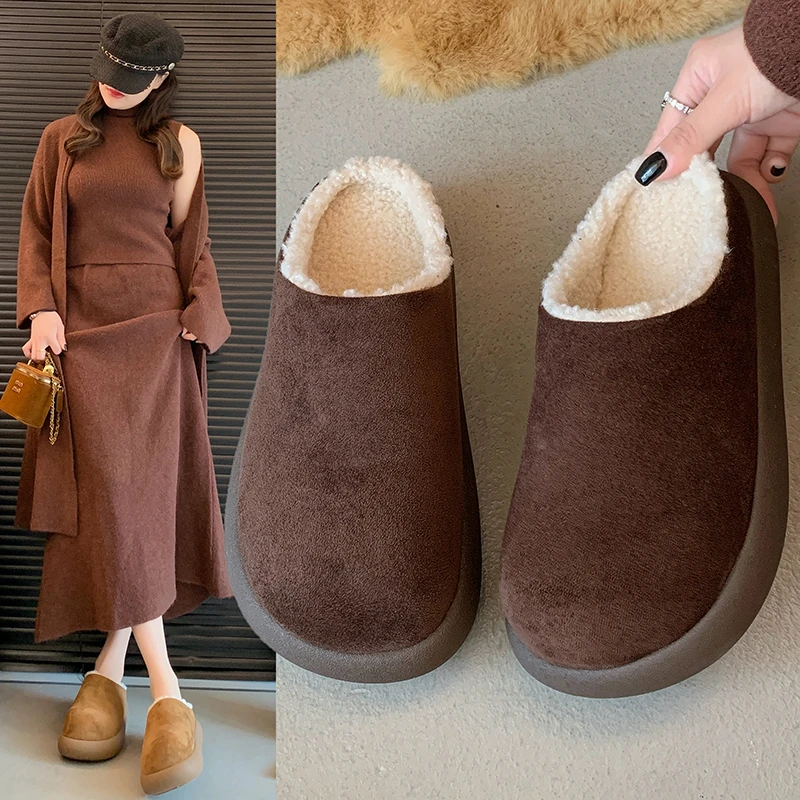 2025 شتاء جديد أنيق دافئ وعدم الانزلاق النعال النساء الجلد المدبوغ لينة نعال قماش غرفة نوم غامض داخلي شباشب لخارج المنزل