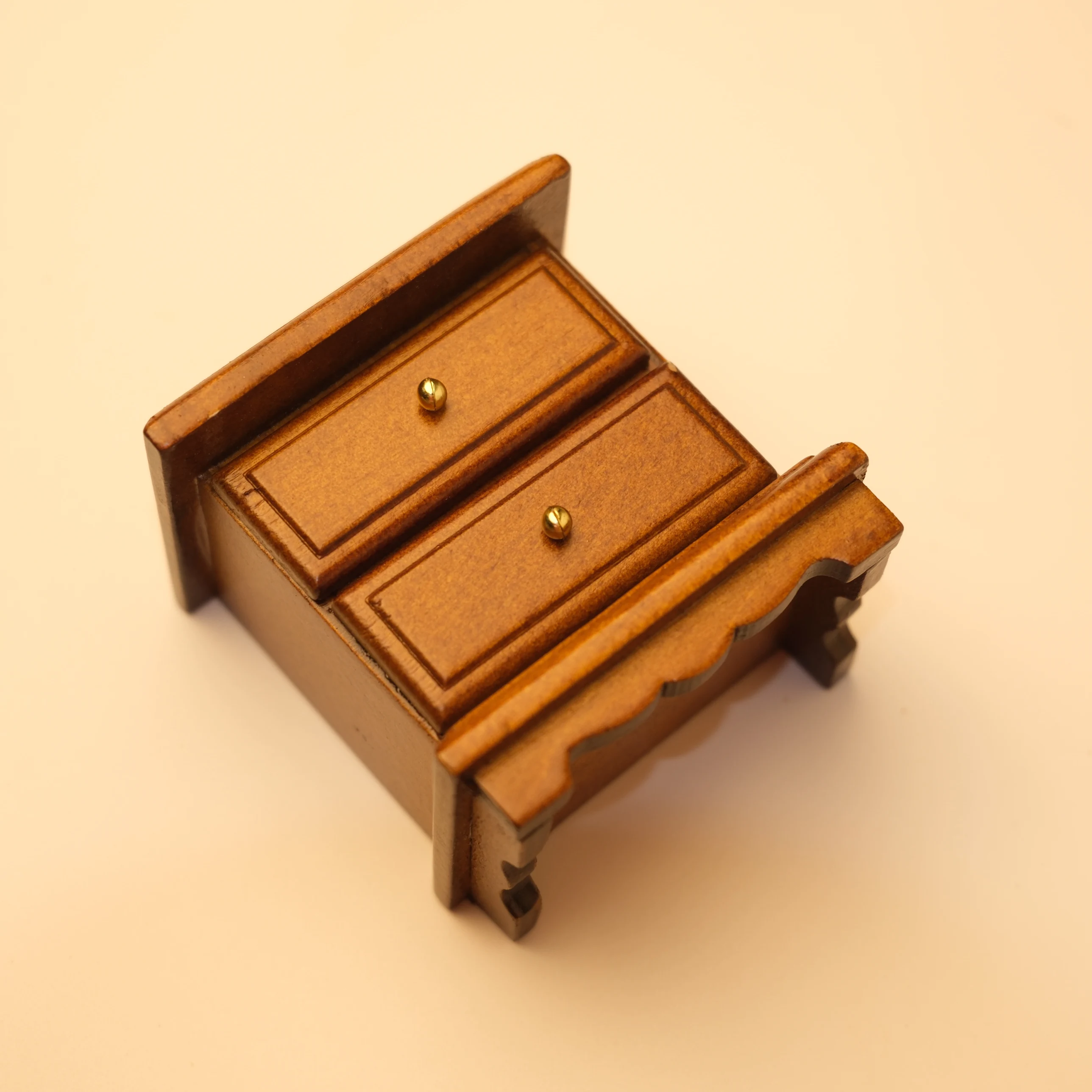 Table de chevet miniature en bois à l'échelle 1:12, meubles réalistes pour maison de poupée, diorama, accessoire de chambre pour poupées