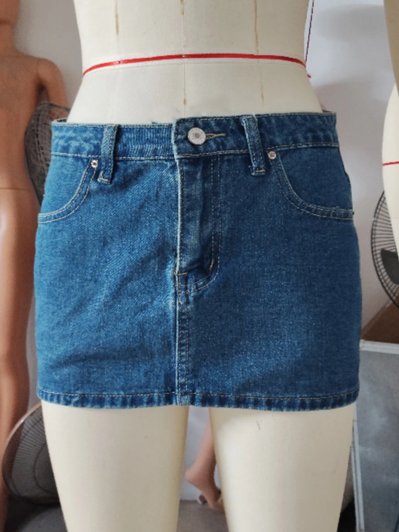 Sexy schwarzer Jeans-Minirock für Damen, Sommer-Jeansröcke für Damen, modisch, lässig, Streetwear-Kleidung, niedrige Taille, kurzer Mikrorock