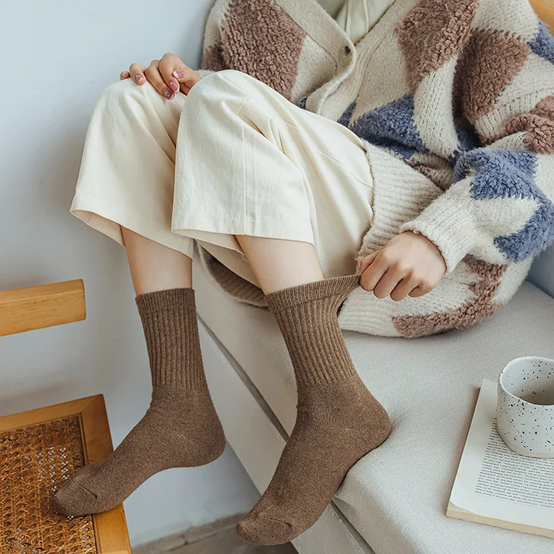 Wollen Sokken Dames Mid-Tube Sokken Herfst-En Wintermodellen Verdikt Plus Fluweel Japanse Effen Kleur Winter Stapel Sokken Vrouwen