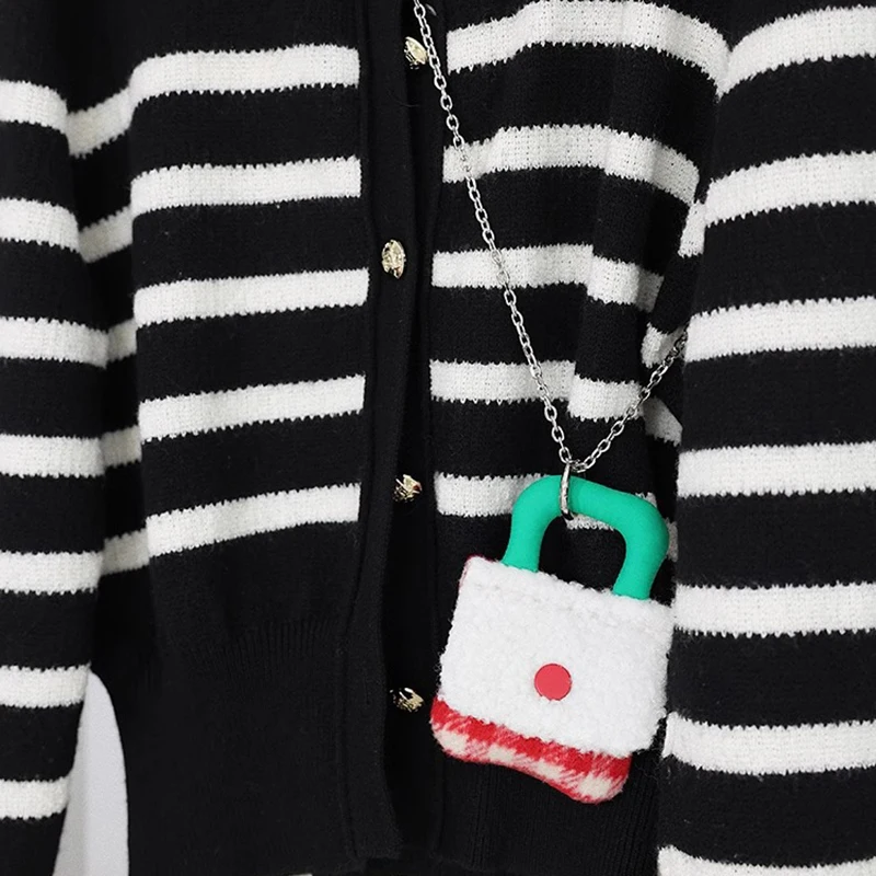 New Fun Tweed Plaid Soft Headphone Bag Neck Bag Anti-fall Applicable Apple AirPods Protective Cover Cute Plush Small Bag Gift