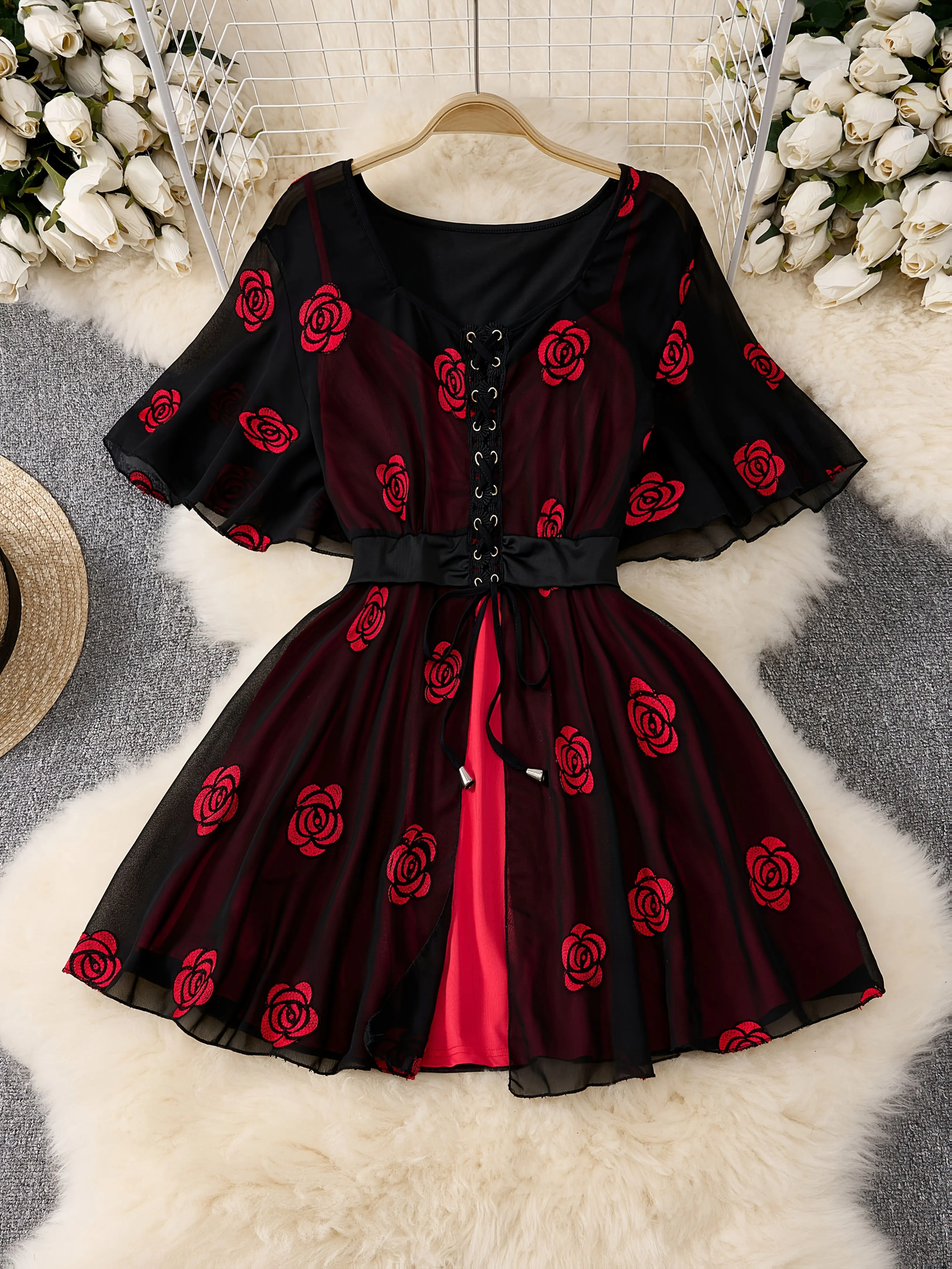 

Новый элегантный женский топ больших размеров с вышивкой розы, сеткой, шнуровкой и асимметричным дизайном.