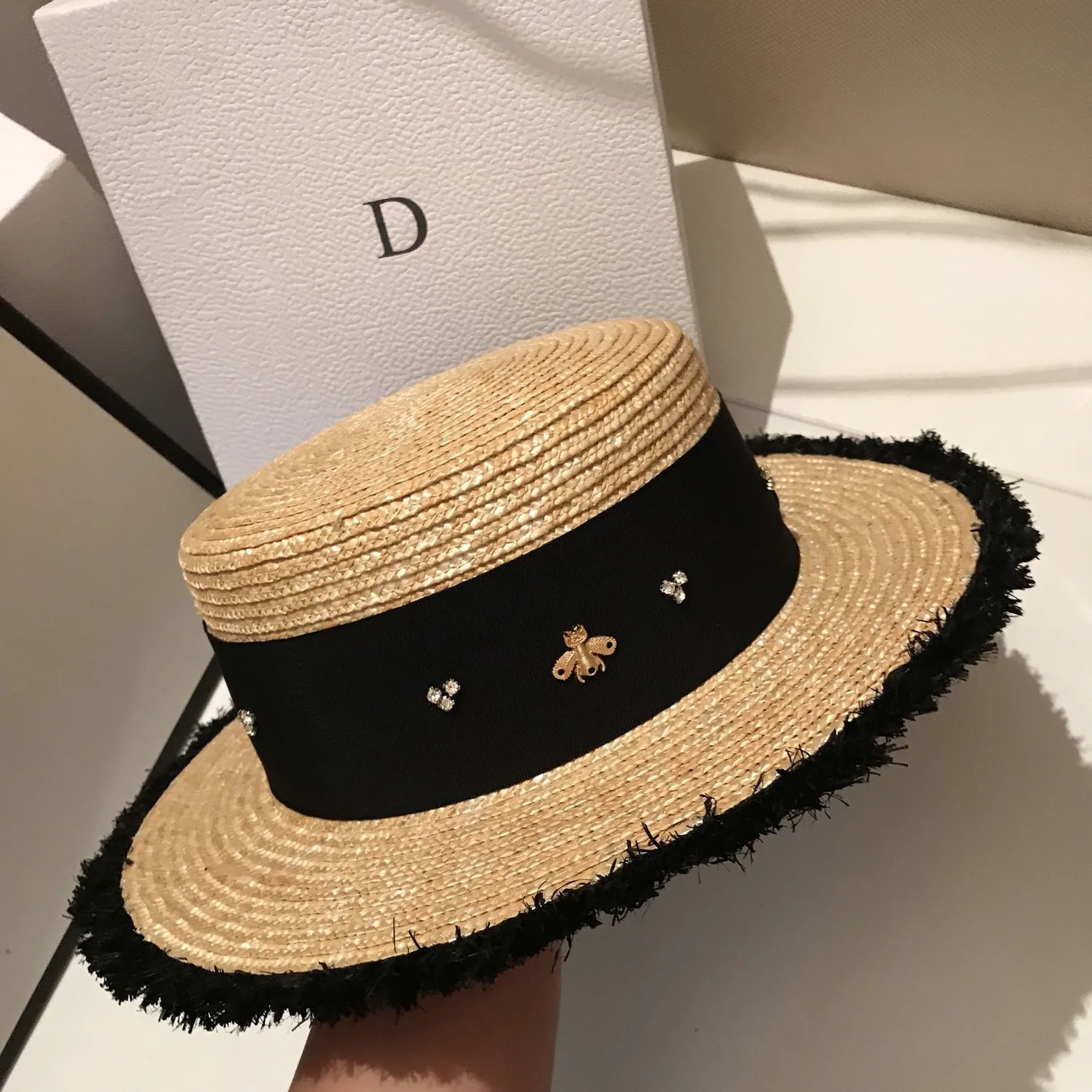 Natural grass wheat straw woven flat top hat summer outdoor shade sunscreen rhinestone women\'s straw hat travel fashion sun hat