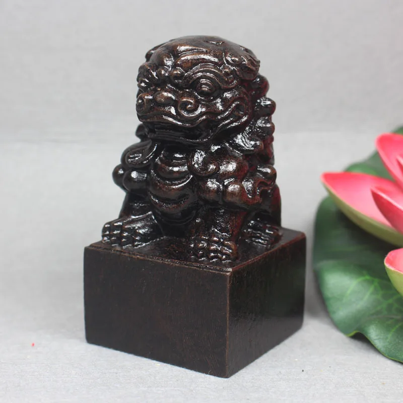 

Factory Wholesale Vietnamese Agarwood Seal Black Leather Handle Wooden Craft Travel Crafts