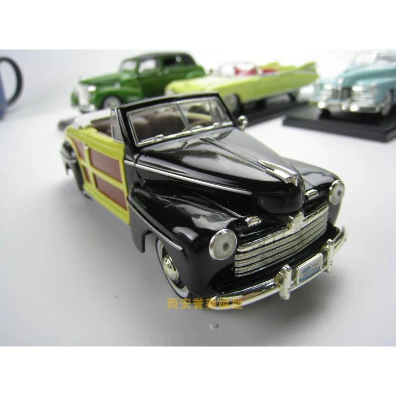 Diecast in scala 1:32 1946 Ford Sportsman convertibile in lega di simulazione vintage classico modello di auto nostalgico ragazzo souvenir giocattolo