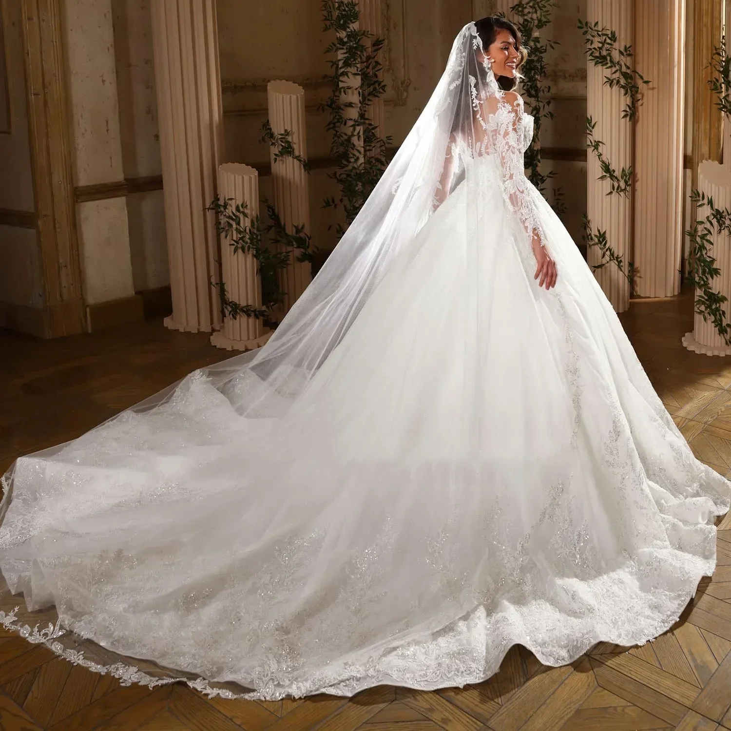 Customzied  Luxury O-Neck Long Sleeve  Vintage Wedding Dresses Beading Appliques Gorgeous Vestidos De Novia Bridal Gowns