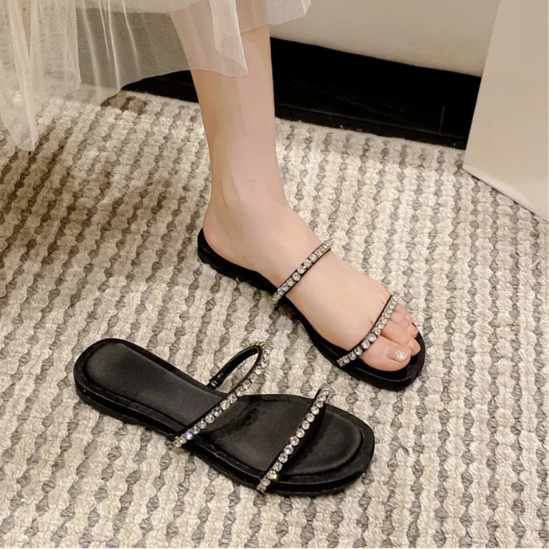 2023 Summer Ladies Shoes Fashion Pearl Hollow Flat Bottom Casual Beach Slippers for Women Large Size Transparent Girl Slides