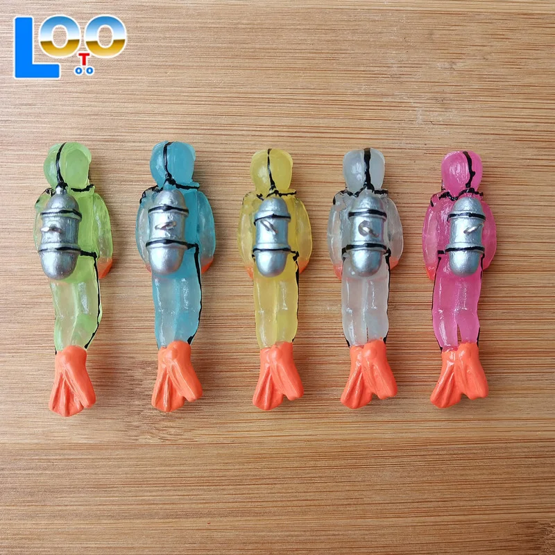 ตกแต่งตู้ปลาเรซิ่นลอยนักประดาน้ําถังปลาลอยตกแต่งภายใต้น้ําชุดโลกใต้น้ําขนาดเล็กลอย