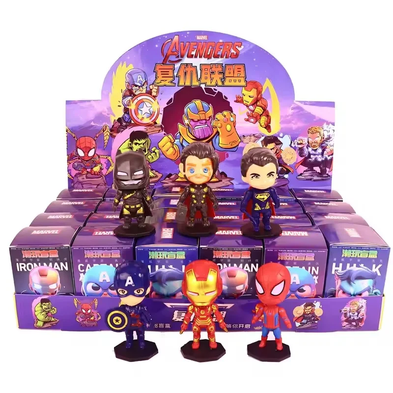 Nuevos Vengadores caja ciega hecha a mano muñeca juguete para niños Iron Man Spider Man modelo hornear pastel decoración estudiante juguete al por mayor