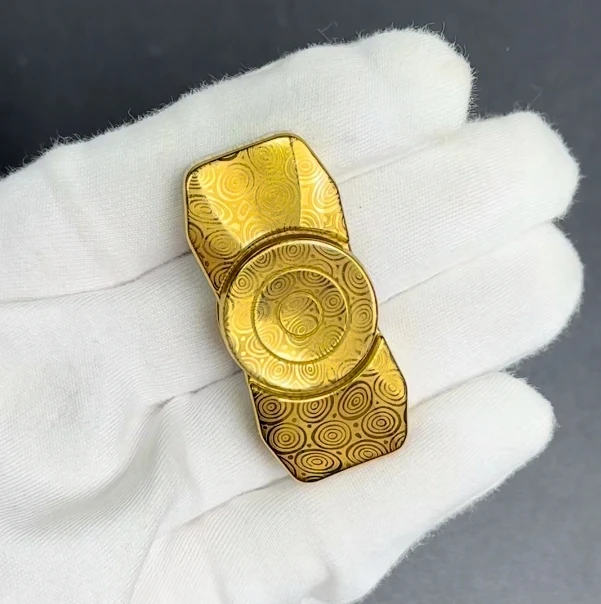 

Б/у EDC Позолоченная игрушка Ruifen Carving Spinner из нержавеющей стали, декомпрессионная игрушка
