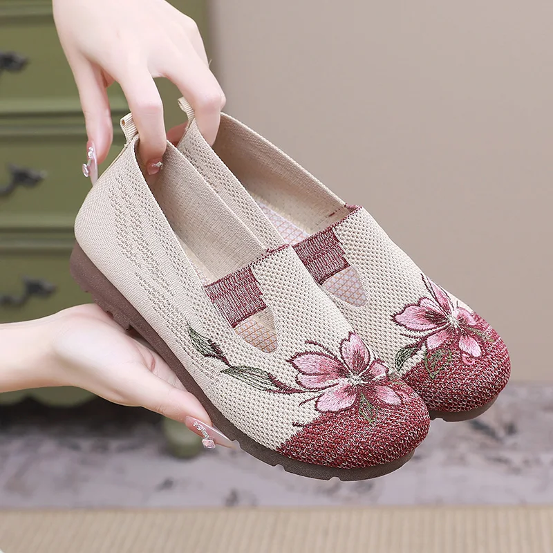 Ladies' summer 2025 breathable soft sole anti-slip mom shoes leisure mesh flat embroidered shoes image 5