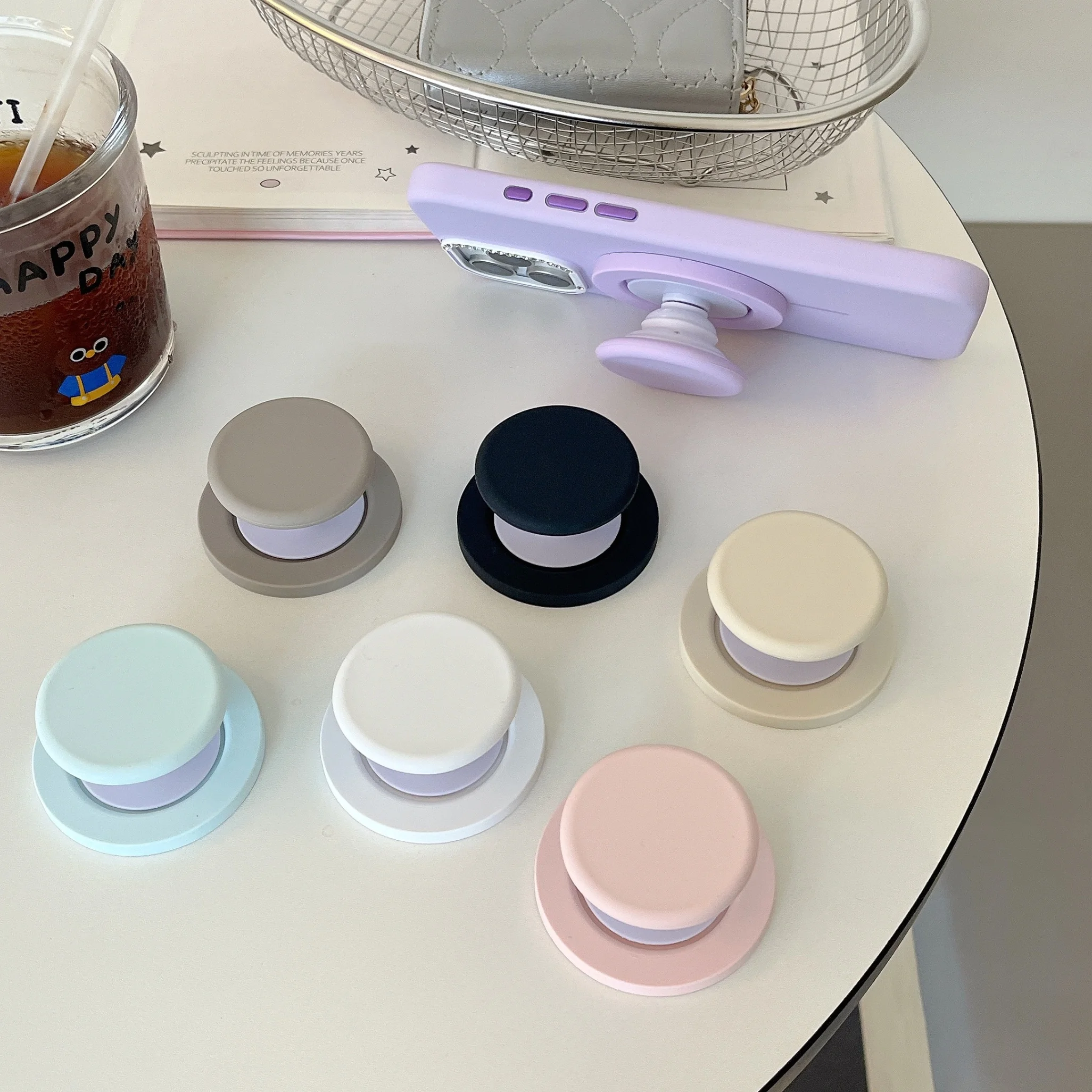 

Cute Phone Holder Stand for IPhone 17 16 15 Samsung Support Korean Ins Style Mobilephones Grip Tok Folding Pocket Socket Bracket