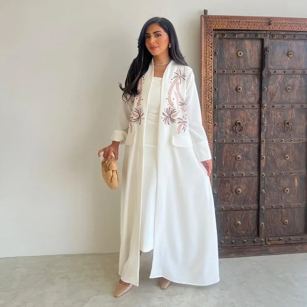 Mode moderne brodé nouvelles femmes musulmanes moyen-orient Abaya veste blanc élégant Abaya Robe Cardigan