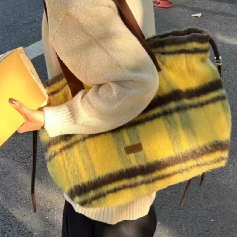 Beihai Paddy Field Plaid Tote Bag | 2025 New Autumn-Winter Collection - Niche Fuzzy Large-Capacity Shoulder Bag for Commute