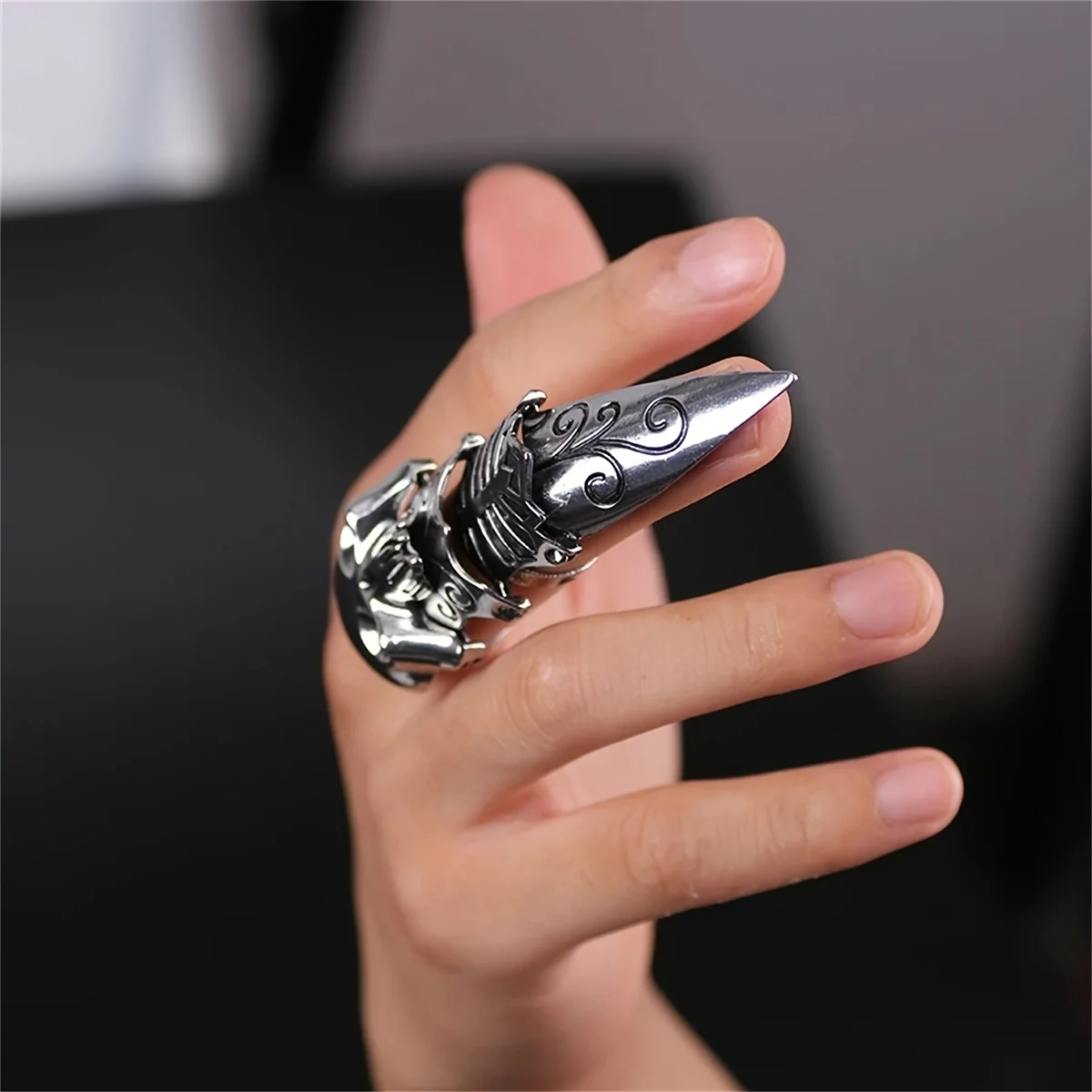 Retro Gothic Ring Skull Shaped Cool Object Joint Flexible Long Men\'s Ring Boyfriend Party Gift Punk Style Fashion Jewelry 2024