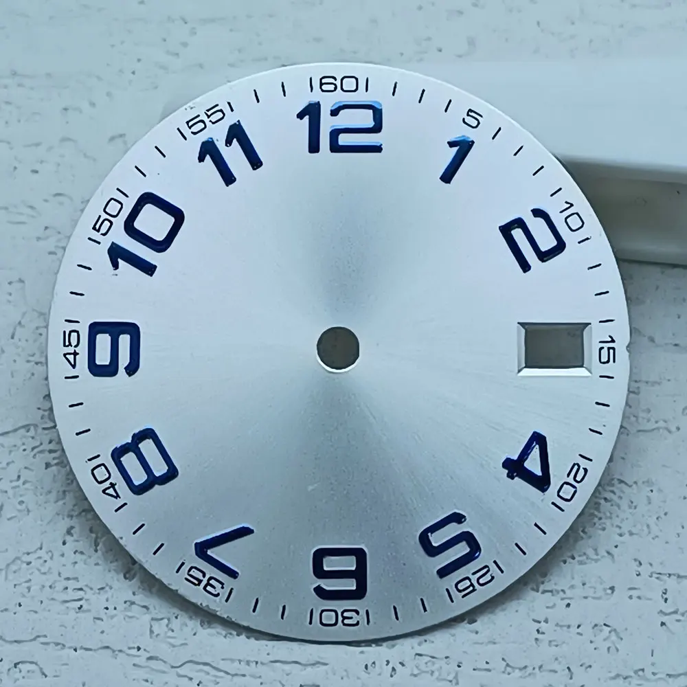 28,5 mm NH35-Zifferblatt. Neues Uhrenzubehör für Herren sind das Uhrwerk der NH35-Serie mit C3-grünem, im Dunkeln leuchtendem, individuellem Logo-Zifferblatt