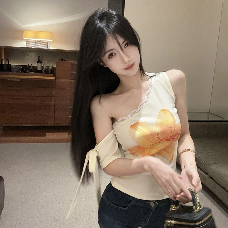 

Irregular Off-shoulder Lace-Trimmed Short Sleeve T-shirt Floral Printed Summer Women Chic Tops