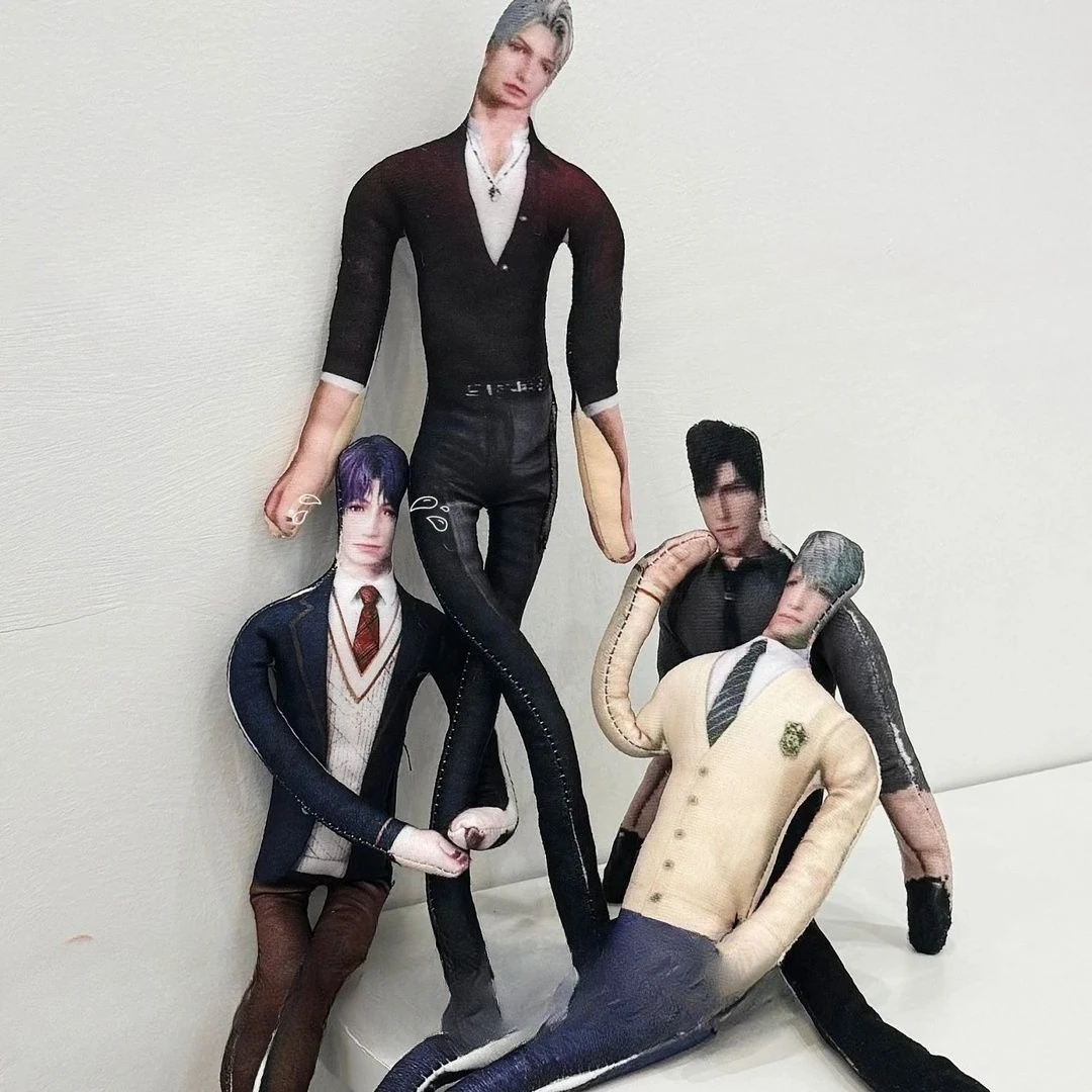 愛と深宇宙 ‌   コスプレぬいぐるみ綿人形スレンダーなねじれる形抽象的なモデル装飾