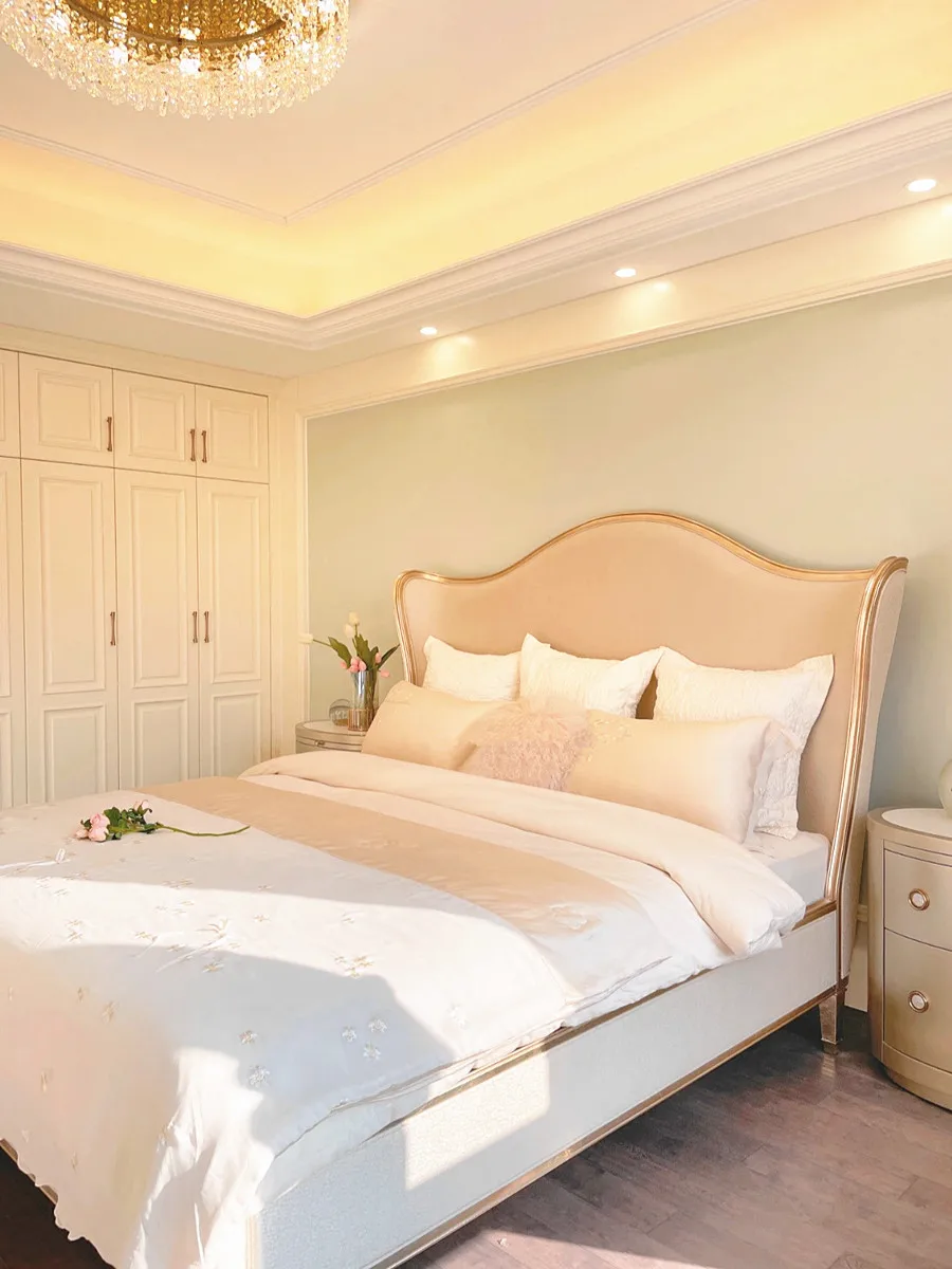American light luxury solid wood bed master double villa French princess simple master bedroom wedding bed crown