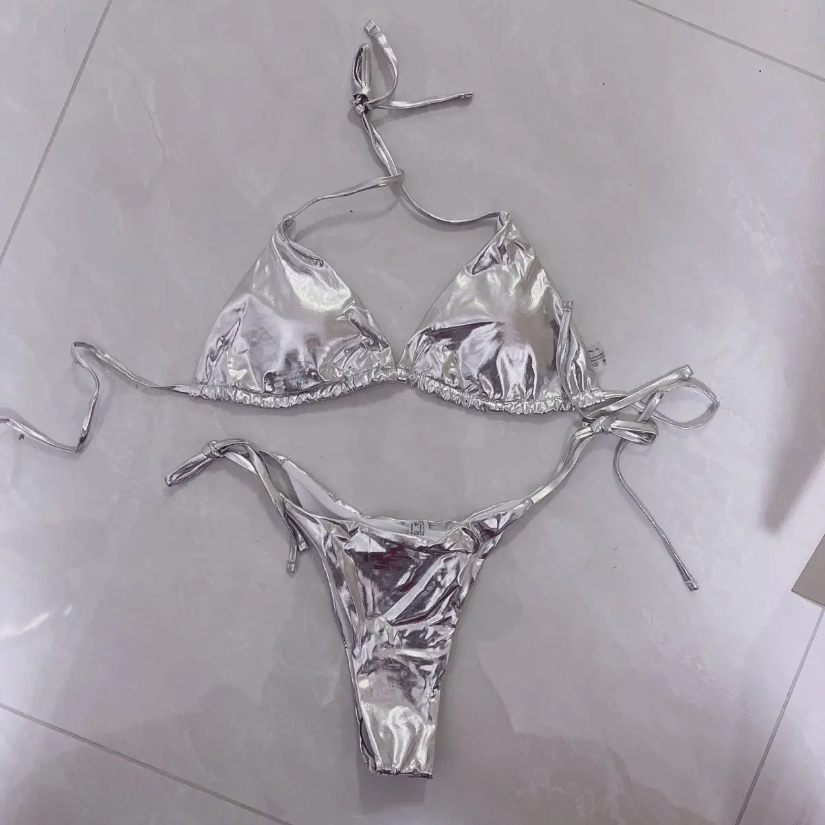 

Европейский и американский сексуальный раздельный купальник-бикини с ремешками из металлизированной золотой и серебряной лакированной кожи для пляжа, для горячих девушек
