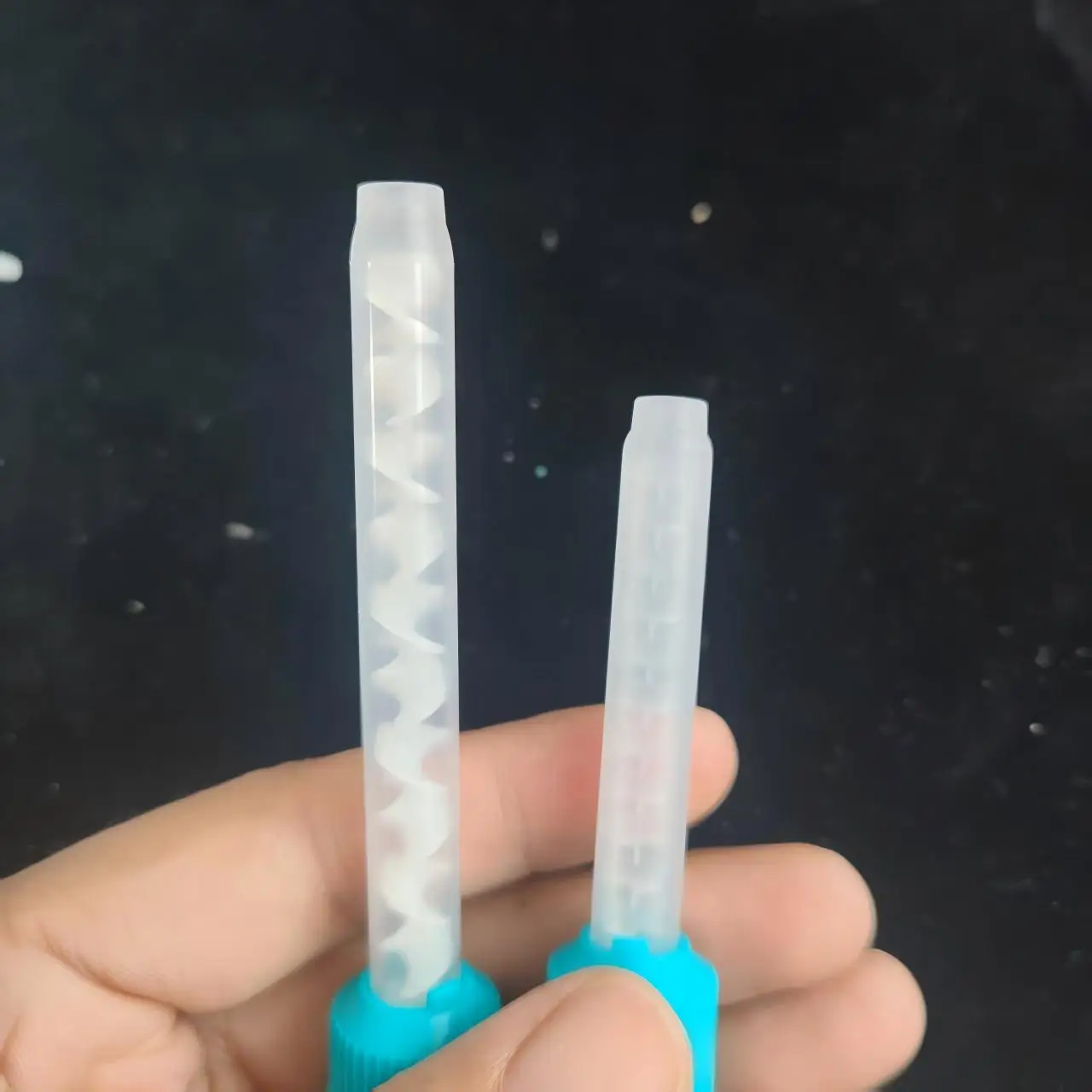 

Short Dental Static Mixing Tips 10:1,Heavy Body Bite Registration Mixing Nozzles 15mm Length, Uniform Silicone Dispensing Tips