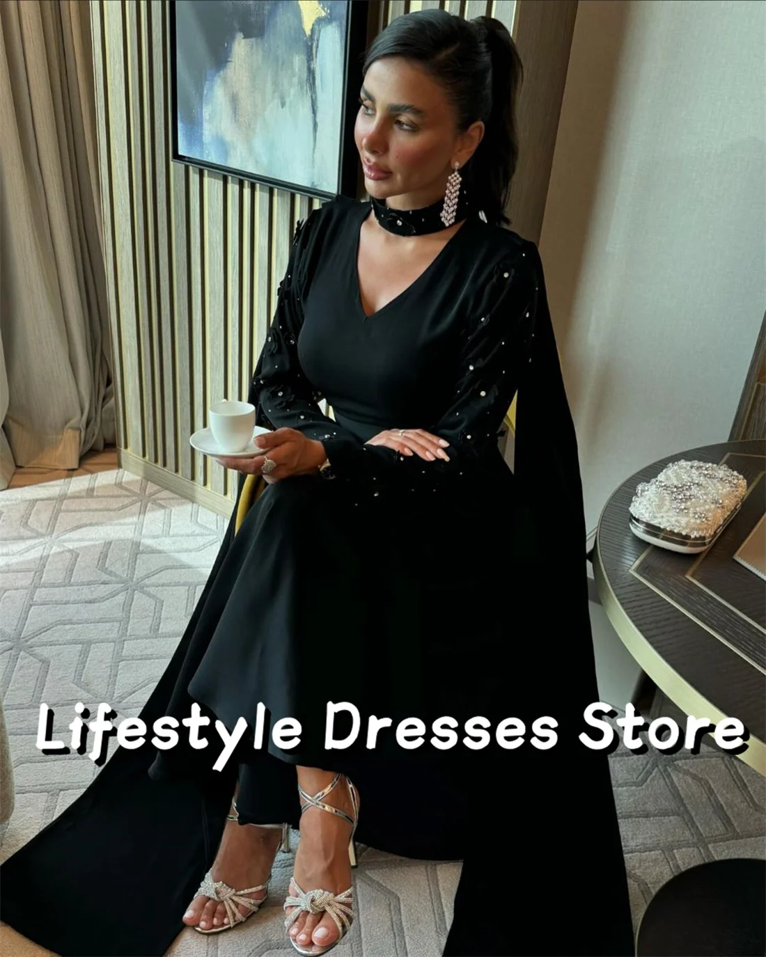 Classic Black Long Sleeves Prom Dresses With Cape Beaded V-neck Arabia Evening Dresses Plus Size vestidos de gala