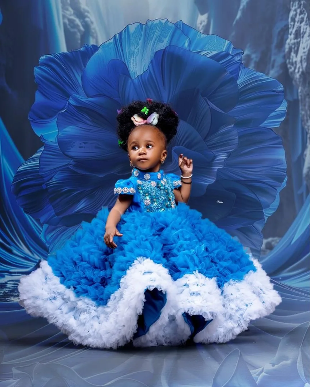 Abiti da ragazza di fiore blu con volant di lusso per matrimonio Abito da spettacolo formale per bambini con collo alto personalizzato per bambini