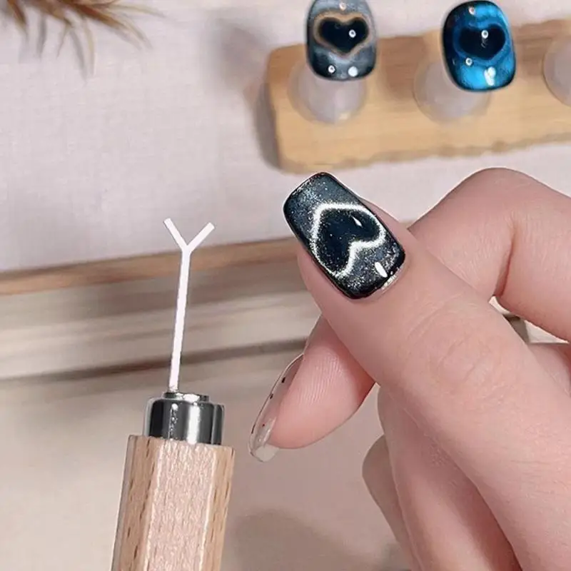 Y 字型ネイルマグネットスティックラブハートキャットアイネイルアートツール、ハートインゴット形状を作成するためのツール