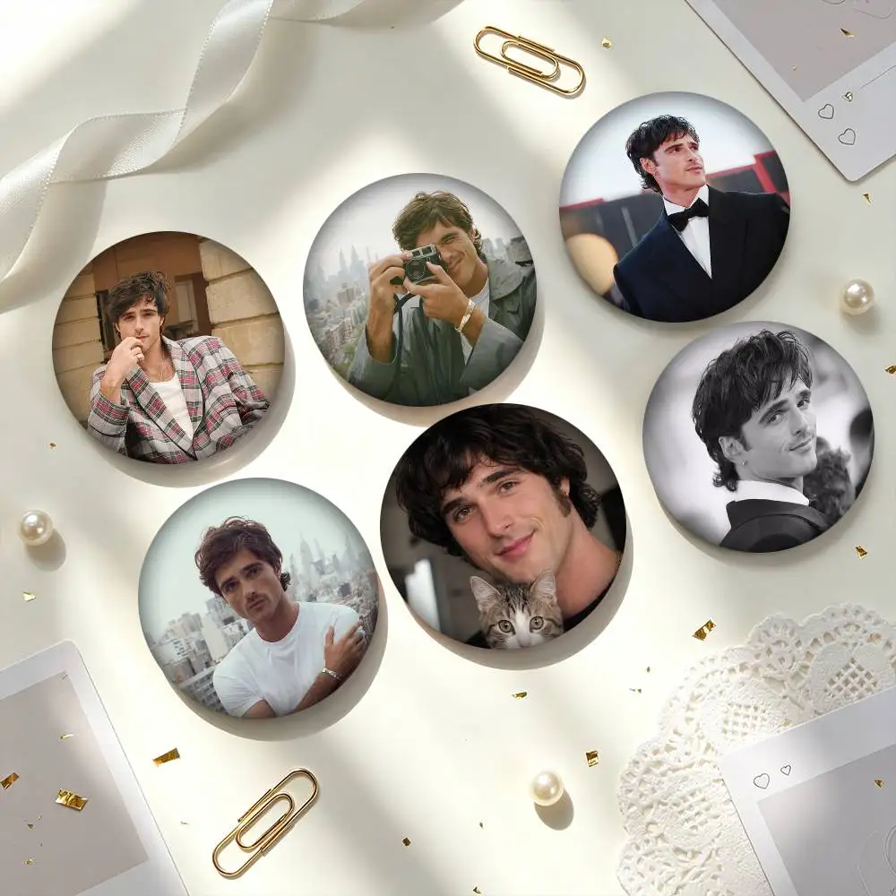 J-Jacob Elordi Australian Actor  25 32 44 58 75mm Badges Personalized Round Brooches Pins Accessory Gift