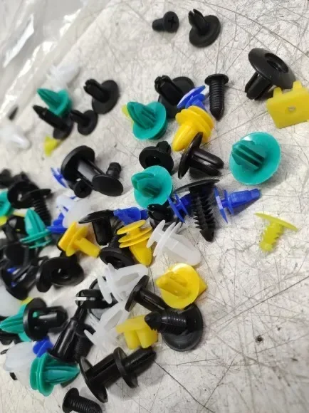 50-100 قطعة مقاطع السيارة السحابة مسامير عدة الوفير البلاستيك درابزين دفع دبوس برشام الباب لوحة الكسوة التجنيب اكسسوارات السيارات