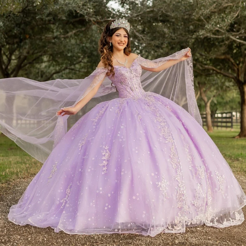 

Sparkly Lilac Princess Off Shoulder Quinceanera Dresses Lace Applique Beads Tull With Cape Sweet 16 Ball Gown Vestidos De 15Años