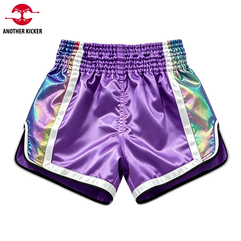 Pantalones Cortos Brillantes de Muay Thai en Satén Morado con Paneles Laterales Iridiscentes Rosas, Pantalones de Entrenamiento de Boxeo y Kickboxing para Peleas en Jaula y Baile