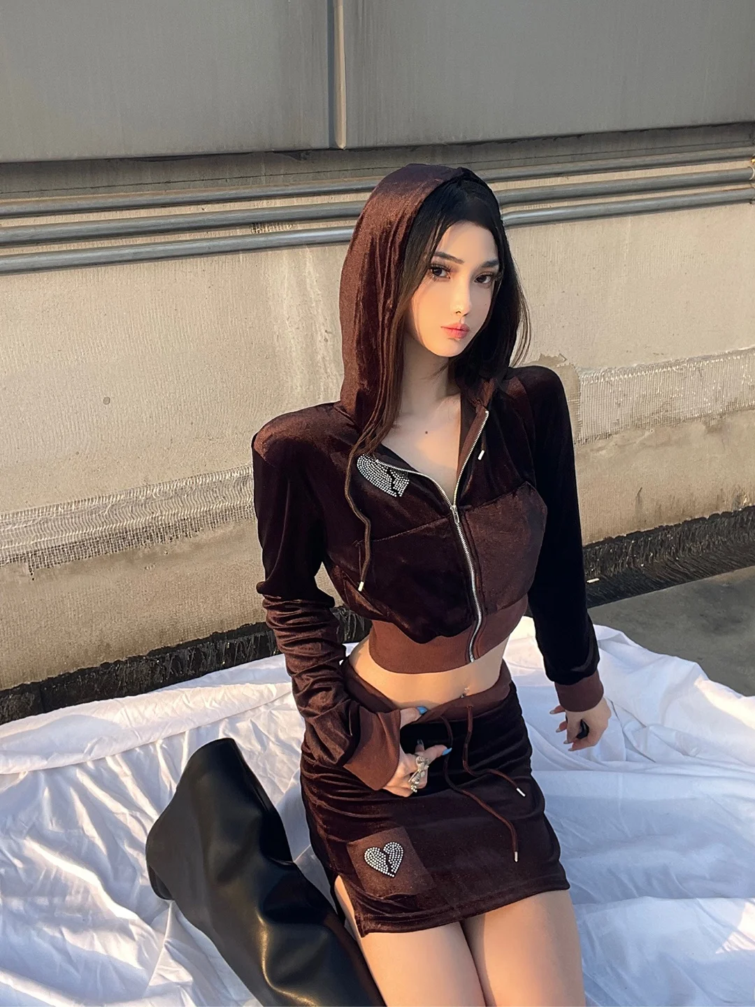 

Модный женский повседневный спортивный костюм-двойка для ранней осени: юбка-шорты с поясом, смесь полиэстера, для студентов и офиса