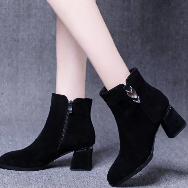 

Thick Heel Black Short Boots Women 2024 New Autumn and Winter High-heeled Suede Women's Pointed Toe Comfortable Single Boots