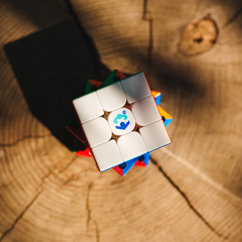 

M​atte Finish Professional Magnetic Speed Cube 3x3 Pyraminx Speed-Cubing Scratch-Resistant Fidget Puzzle Brain-Teaser Kid's Toy