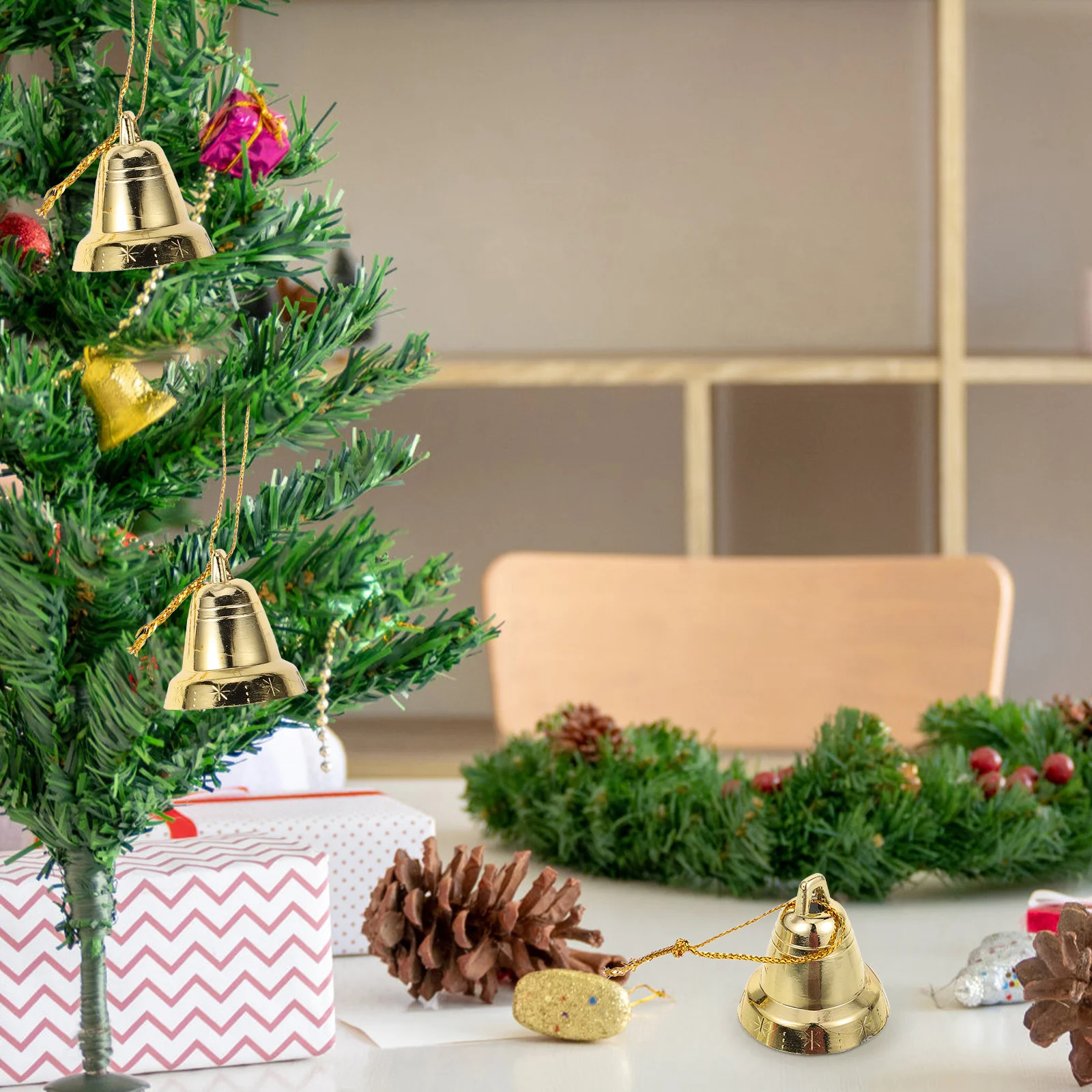 

36 Pcs Golden Bell Shaped Pendant Christmas Hanging nament Mini Decors Plastic Xmas Tree Home Party Celebrations